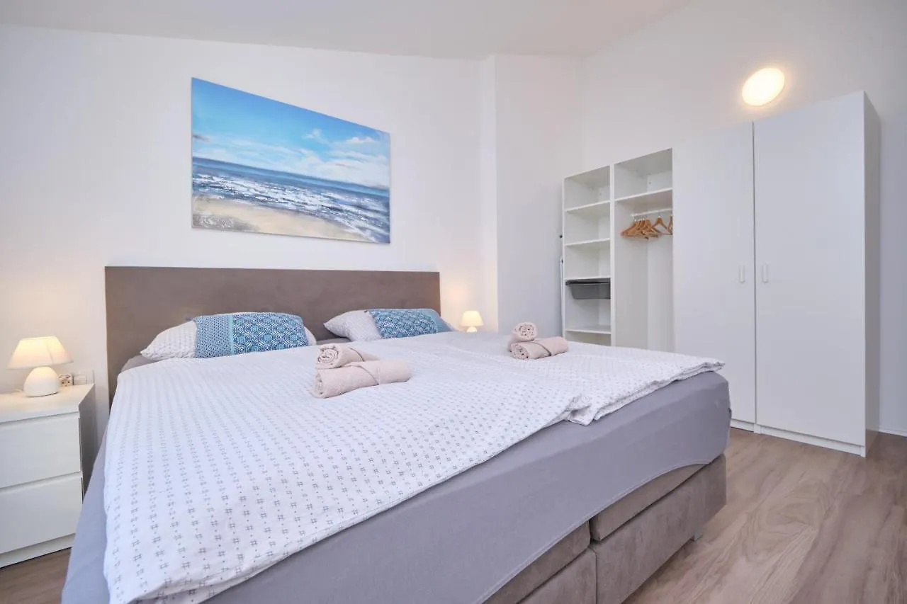 Queen'S Lodge Mastrinka By Litto Trogir 0*,