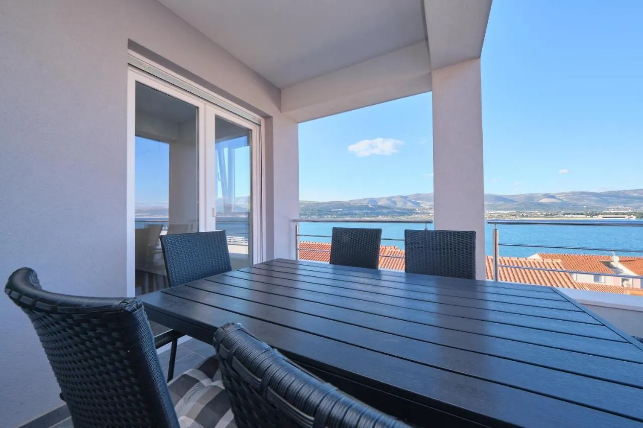 Queen'S Lodge Mastrinka By Litto Trogir
