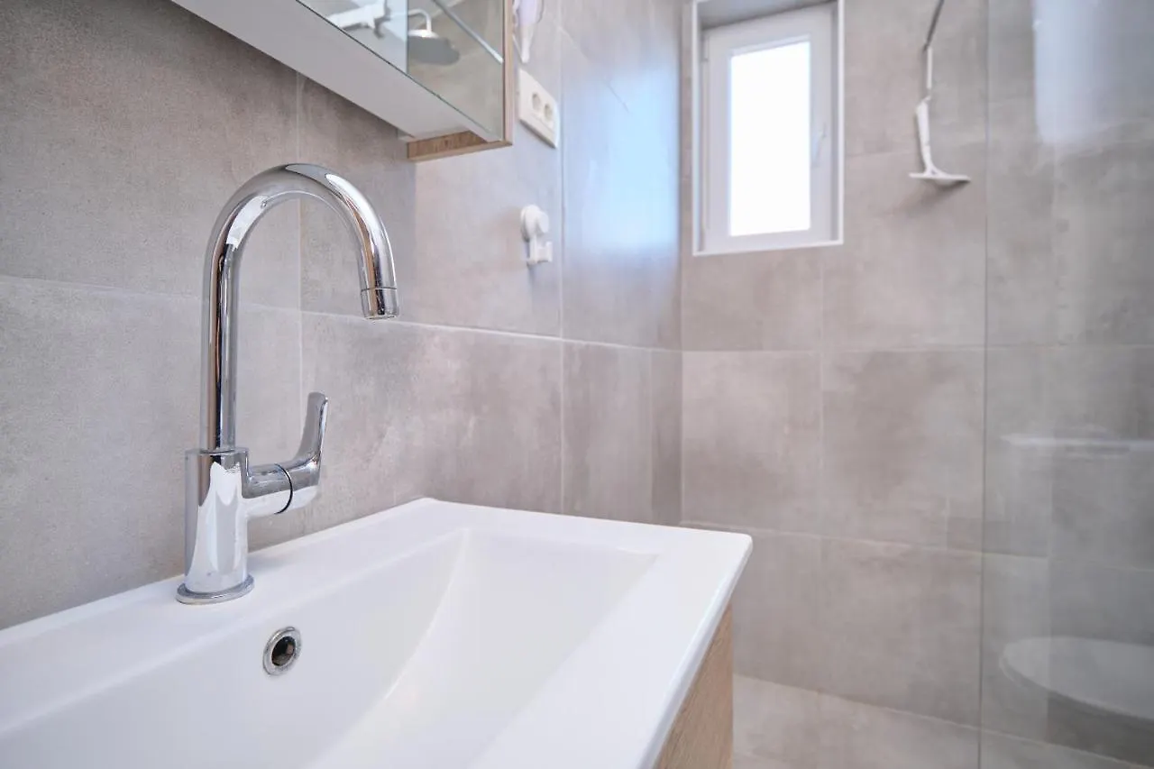 Queen'S Lodge Mastrinka By Litto Trogir Apartment